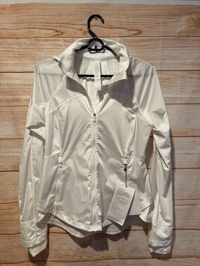 lululemon athletica NEW WITH TAG Lightweight Jacket with Subtle Dot Detail